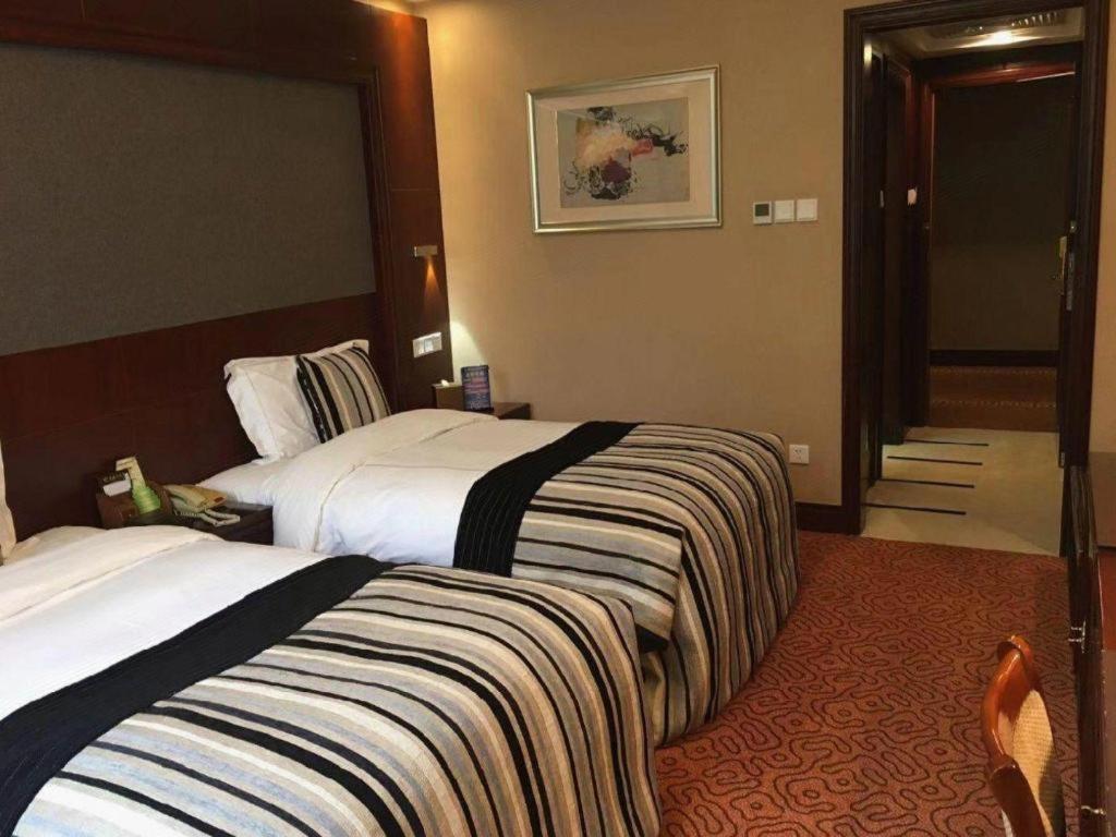 Yantai Golden Gulf Hotel Exteriör bild