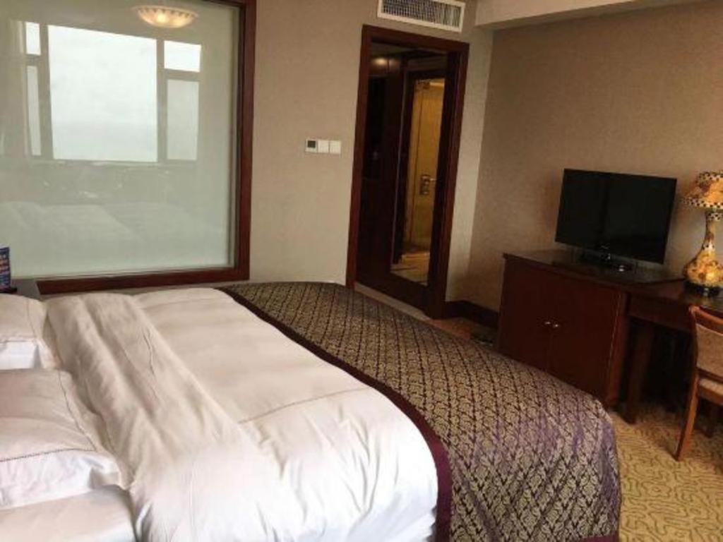 Yantai Golden Gulf Hotel Exteriör bild