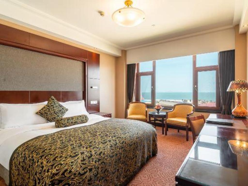 Yantai Golden Gulf Hotel Exteriör bild