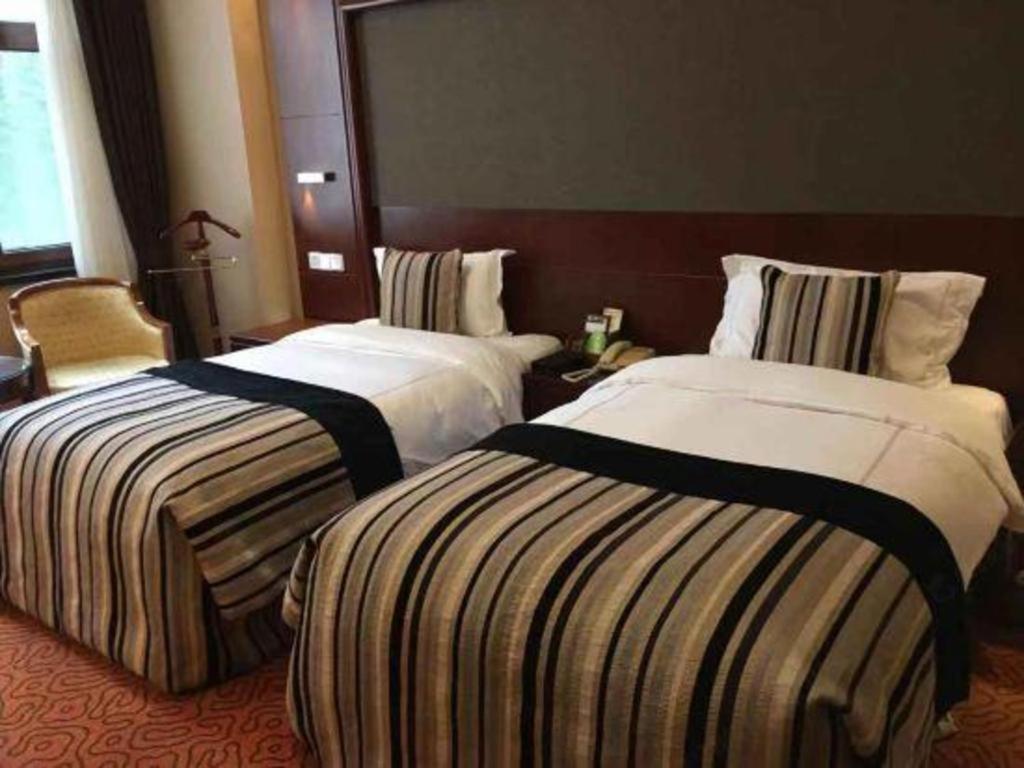 Yantai Golden Gulf Hotel Exteriör bild
